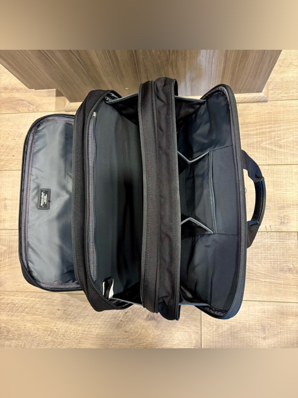 Briggs & Riley Large Travel Brief - Picture 6 of 13